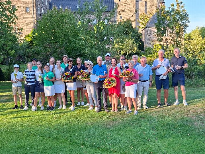 Clubmeisterschaften 2025 Am vergangenen Wochenende standen bei strahlendem Sonnenschein die diesjährigen…